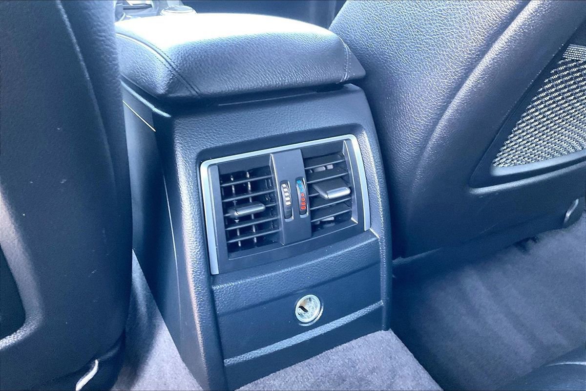 Used 2017 BMW 330i Sedan RWD image 16