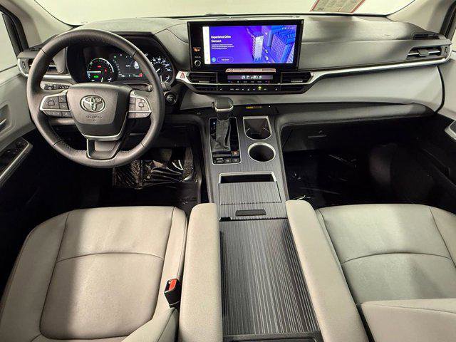 Certified 2025 Toyota Sienna XLE image 34