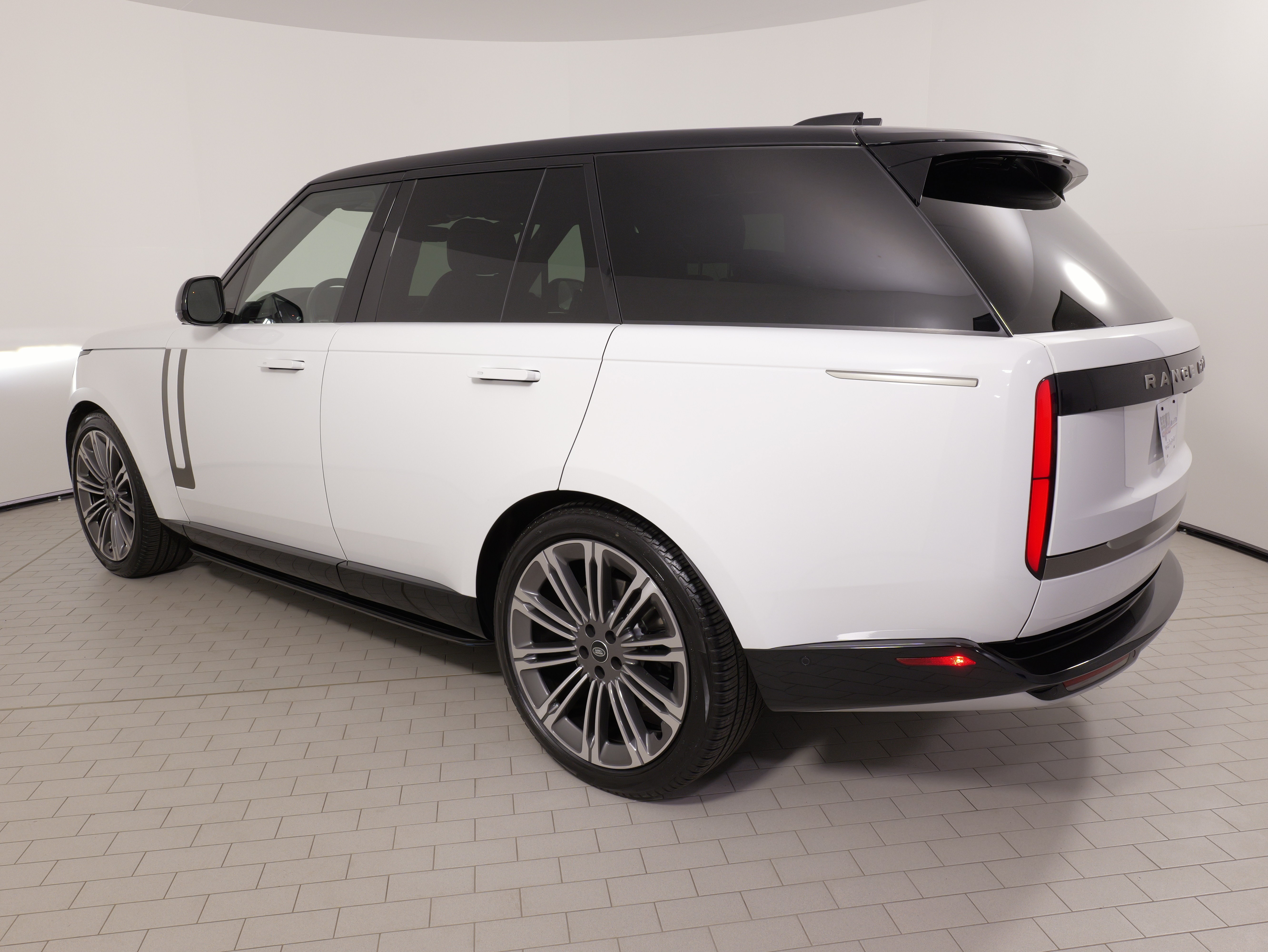 Used 2024 Land Rover Range Rover SE AWD/4WD image 16