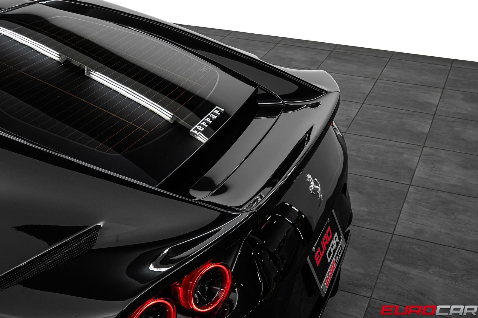 Used 2020 Ferrari 812 Superfast RWD image 18