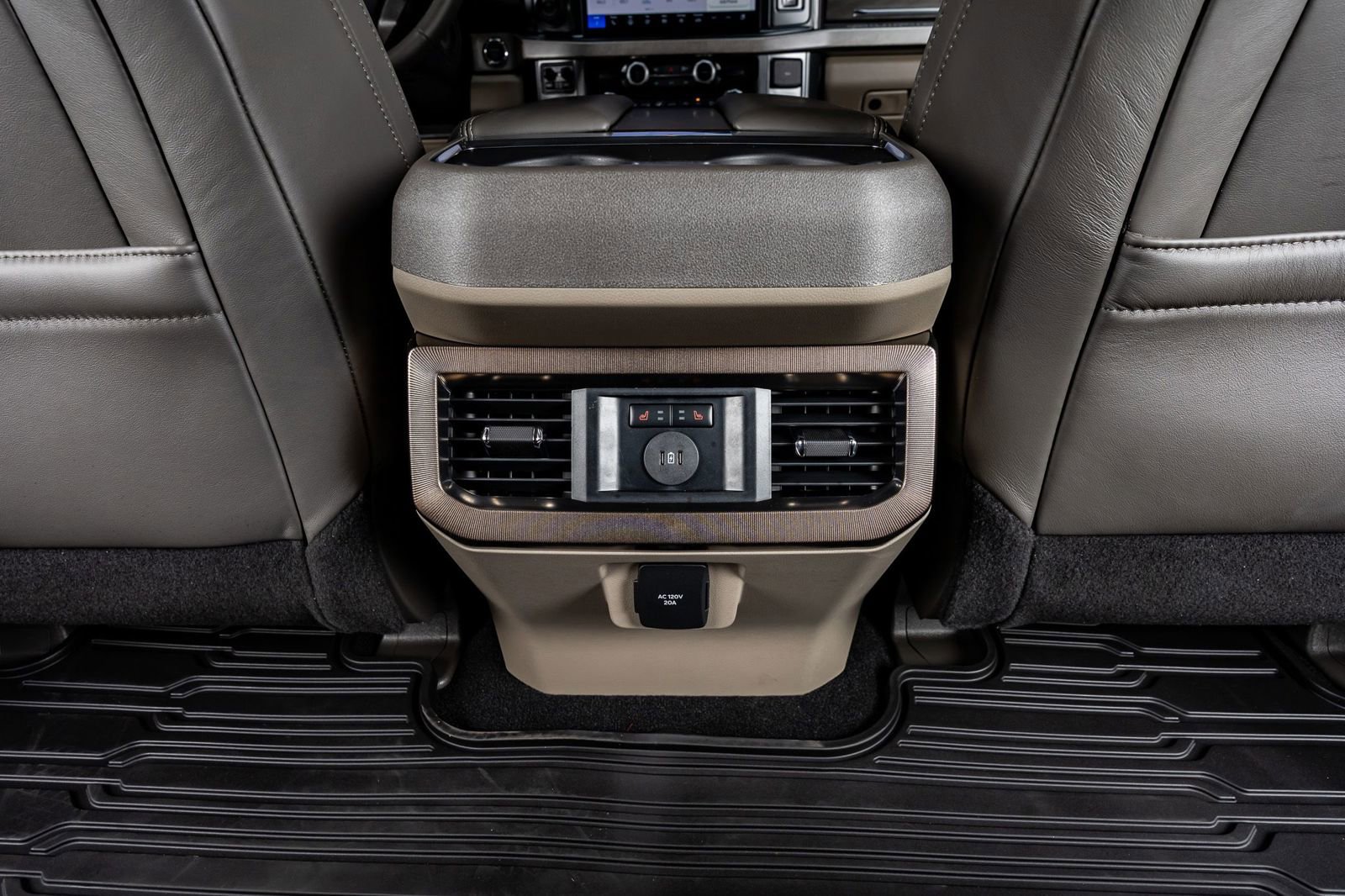 Used 2026 Ford F450 Platinum w/ Platinum Plus Package image 32