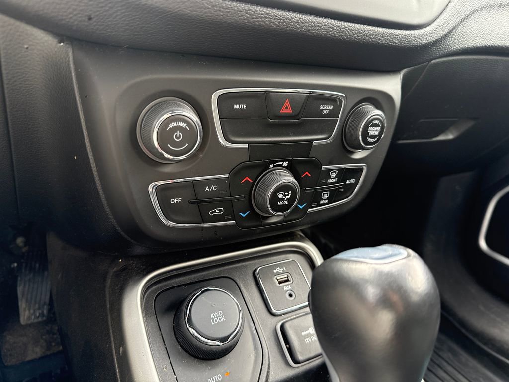 Used 2021 Jeep Compass Latitude image 17