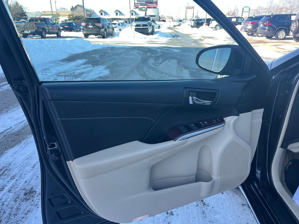 Used 2014 Toyota Camry XLE image 11