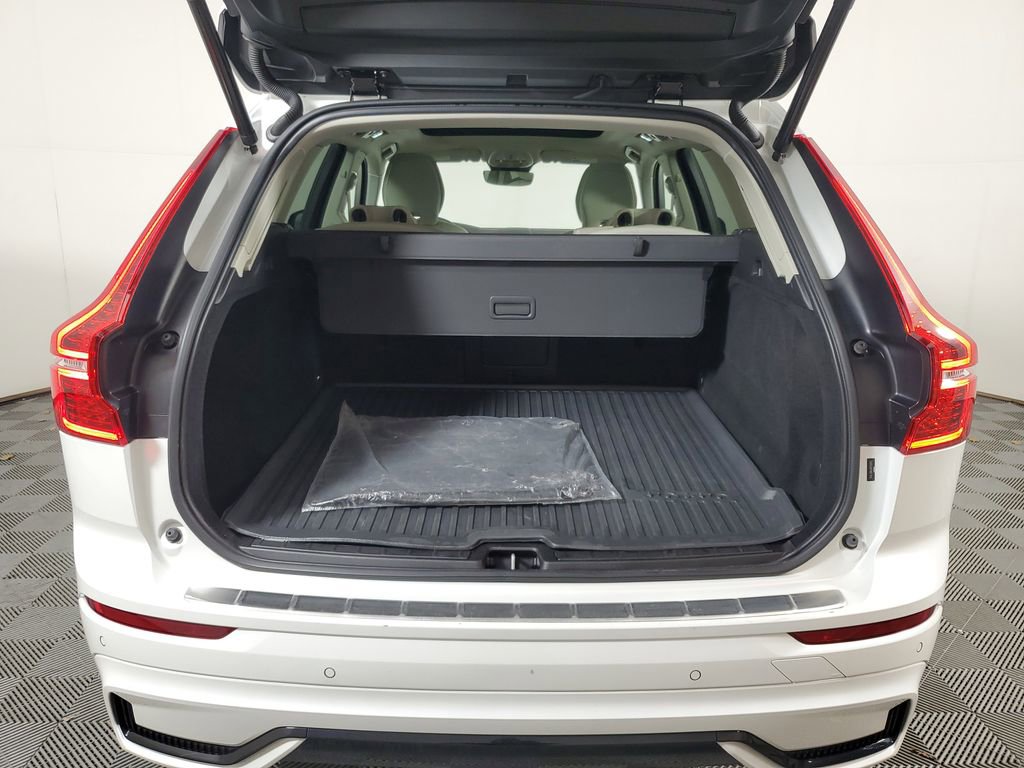 Certified 2024 Volvo XC60 B5 Core w/ Protection Package Premier image 11