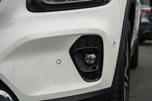 Certified 2024 Mercedes-Benz GLB 250 4MATIC w/ Winter Heating Package image 14