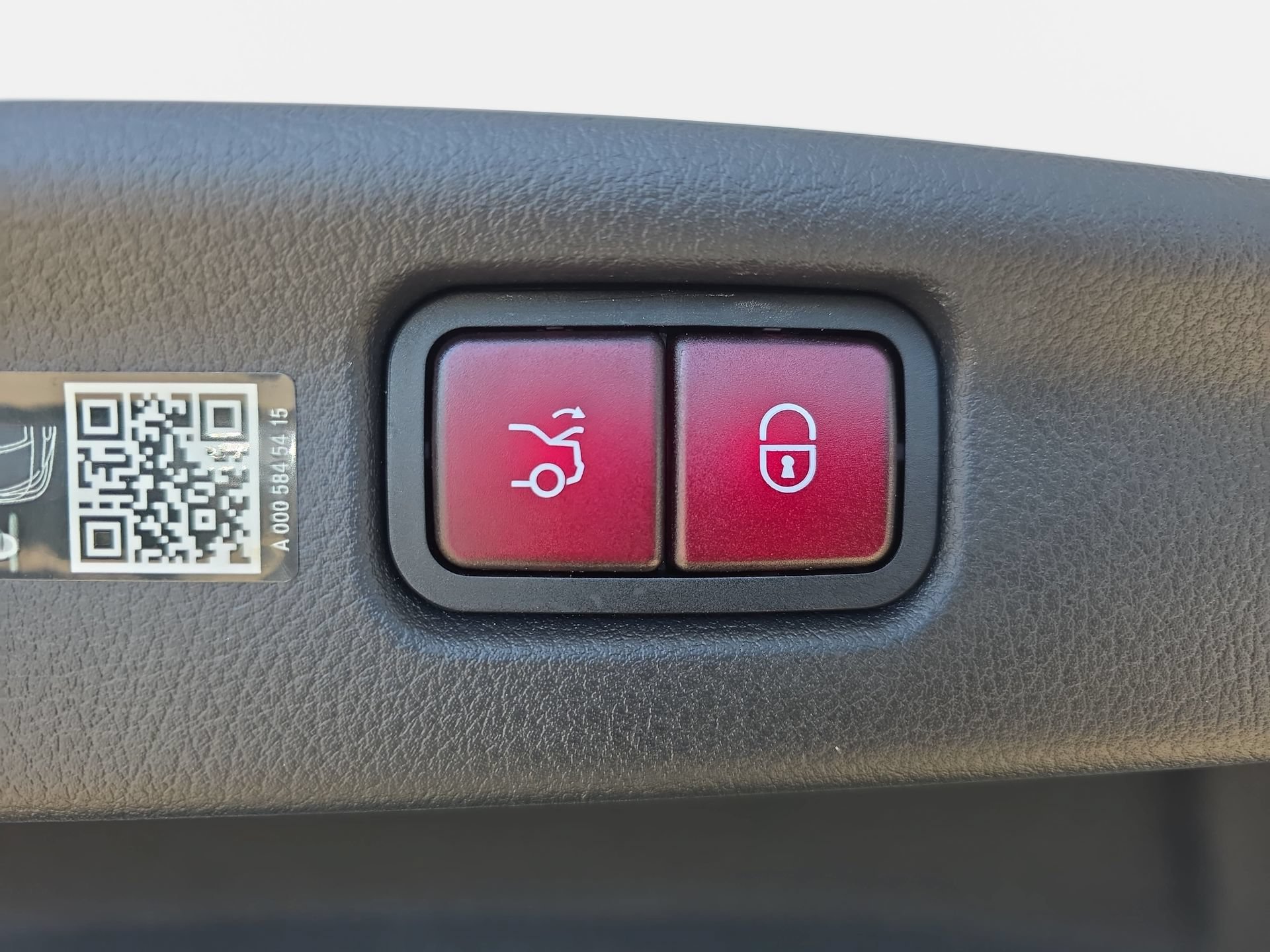 Used 2025 Mercedes-Benz C 300 Sedan image 13