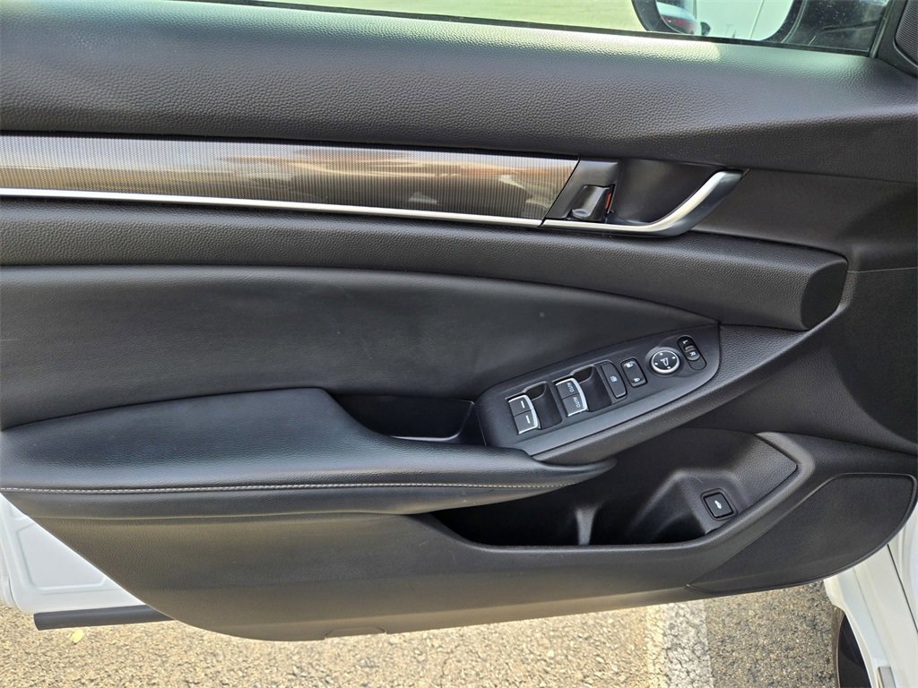Used 2018 Honda Accord Sport image 16