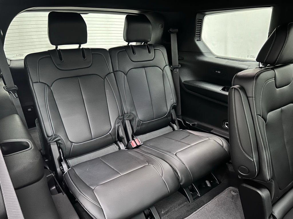 New 2026 Jeep Grand Cherokee L Limited w/ Limited Altitude Package AWD/4WD image 16