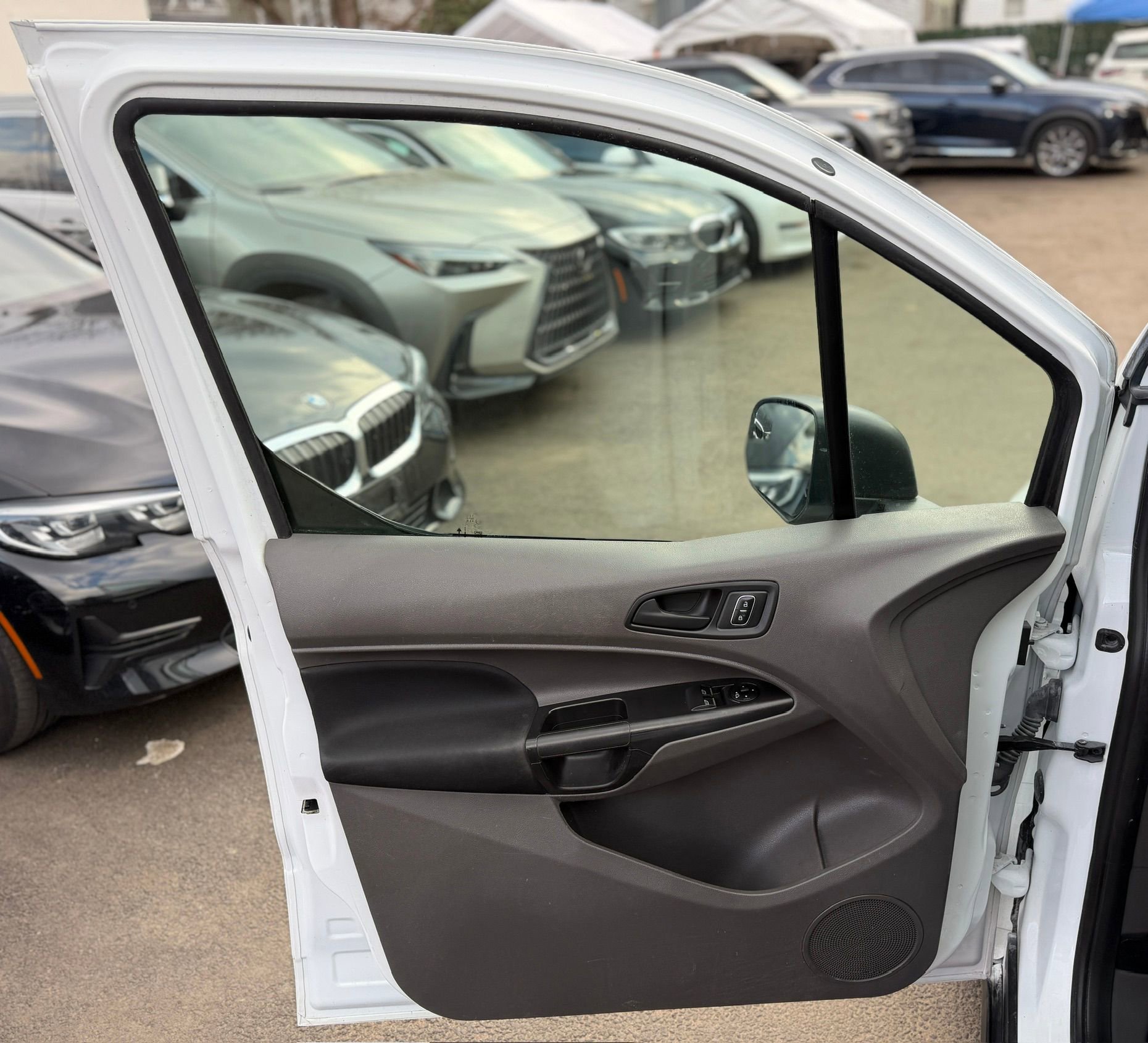 Used 2022 Ford Transit Connect XL image 17