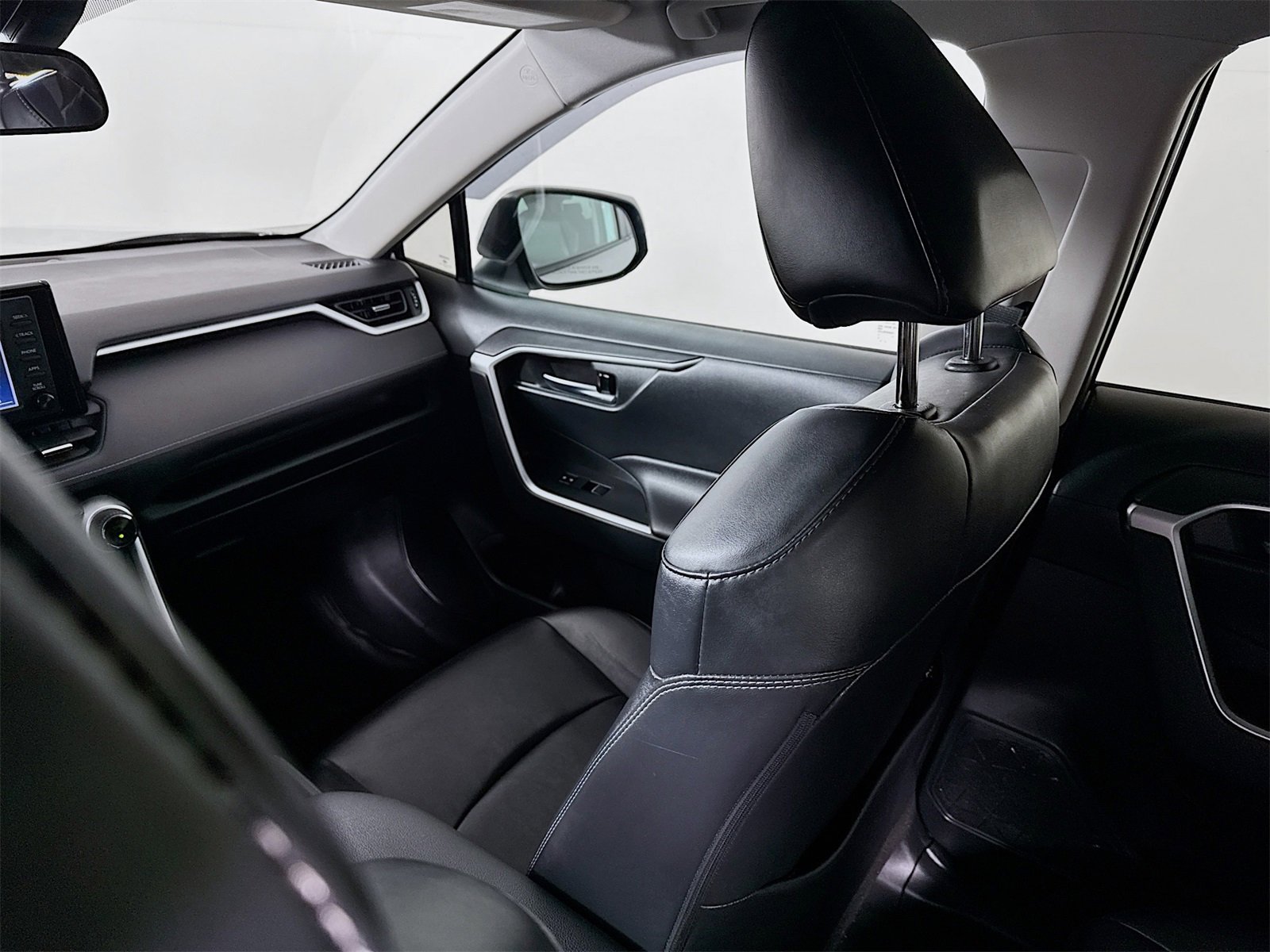 Used 2019 Toyota RAV4 XLE Premium image 21