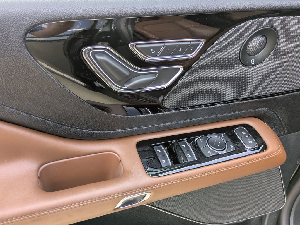 Used 2023 Lincoln Aviator Reserve w/ Equipment Group 201A image 8