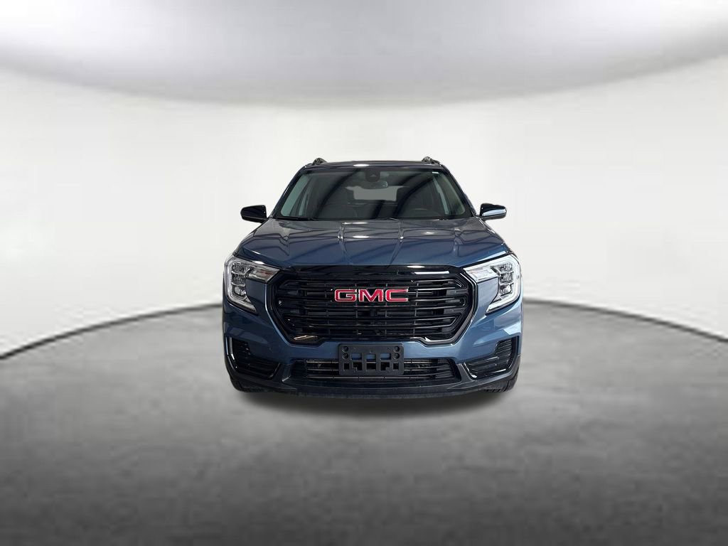 Used 2024 GMC Terrain SLE w/ Elevation Edition image 8