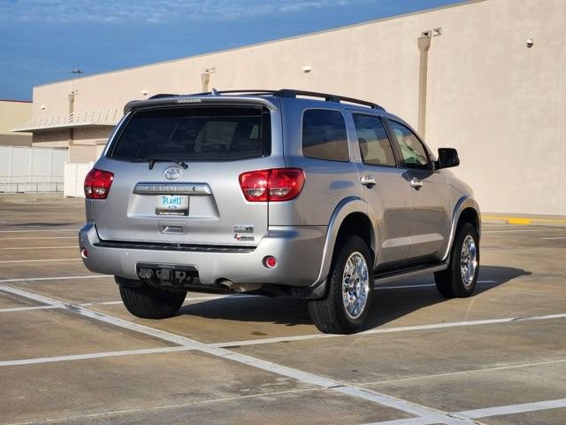 Used 2016 Toyota Sequoia Limited w/ Safety & Convenience Package RWD image 4