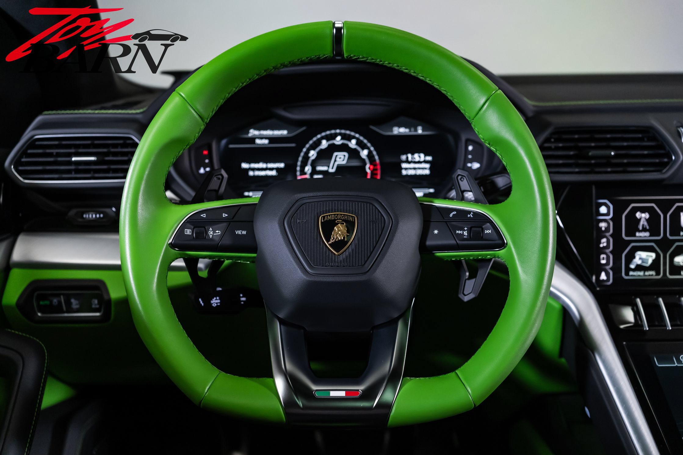 Used 2022 Lamborghini Urus AWD/4WD image 31