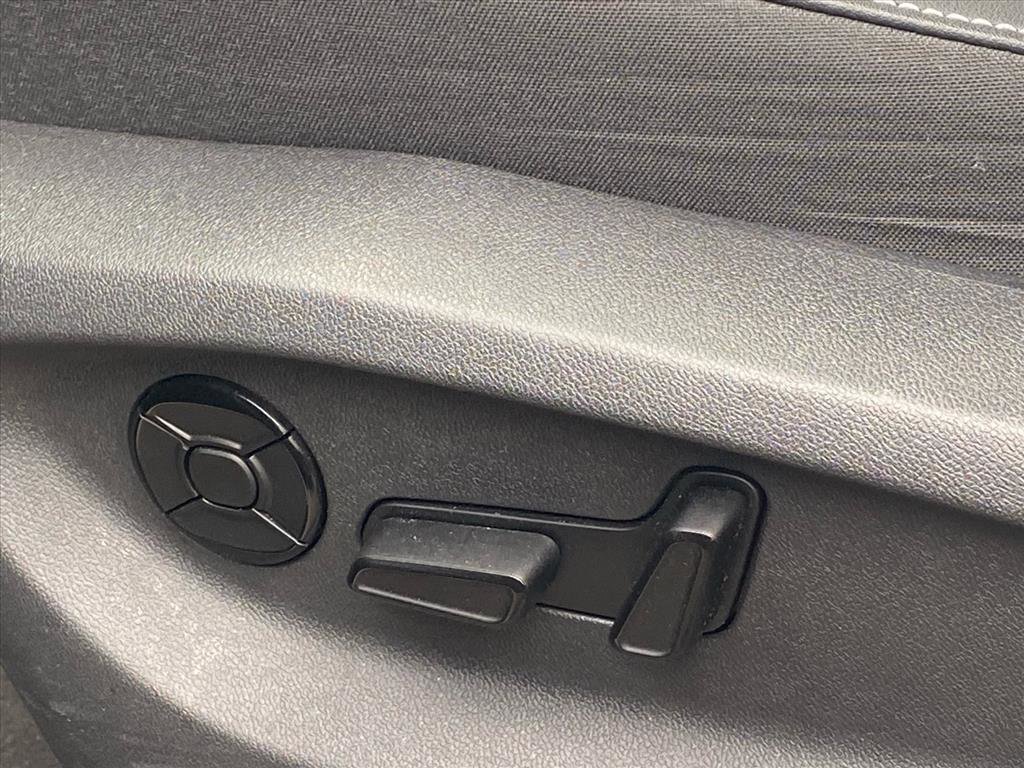 Used 2025 Volkswagen Tiguan SE image 9