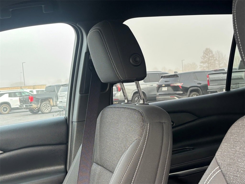 Used 2025 Chevrolet Traverse LT image 13