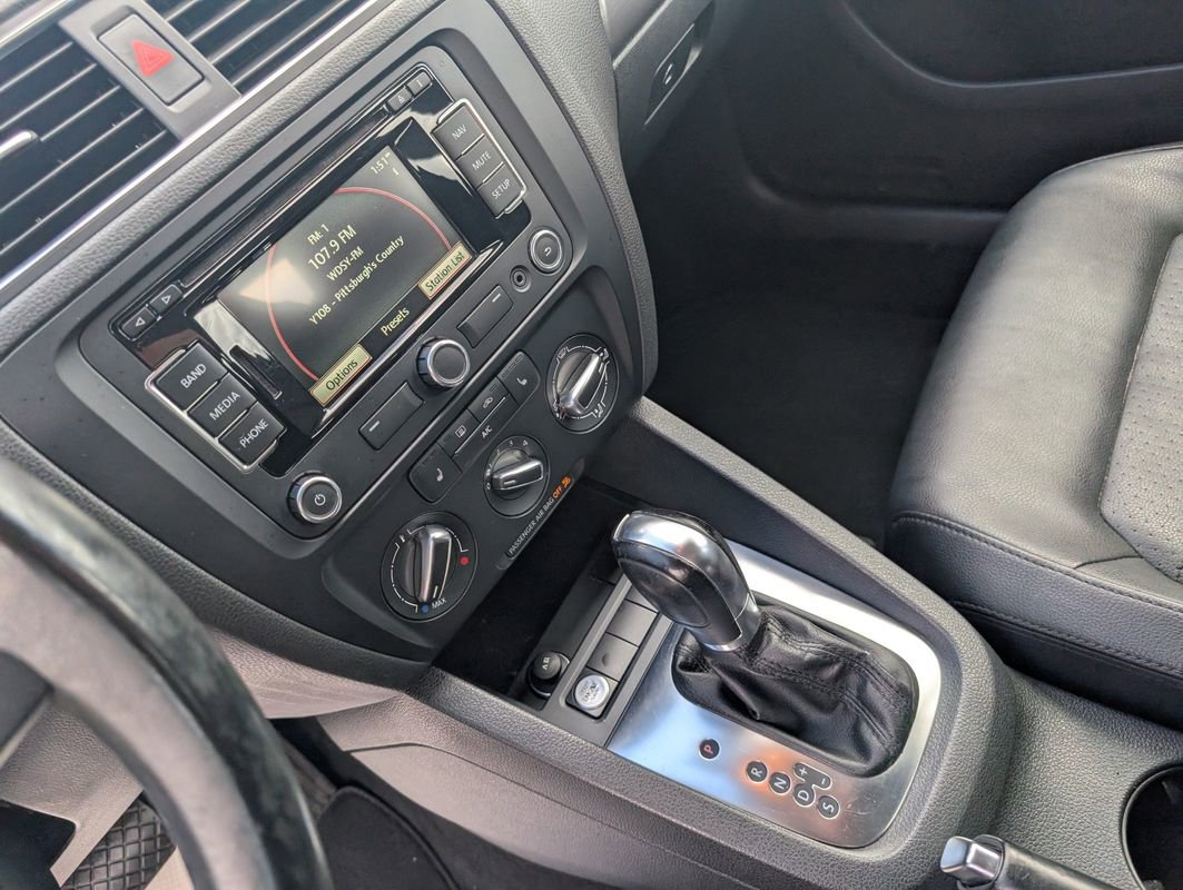 Used 2013 Volkswagen Jetta SEL FWD image 40
