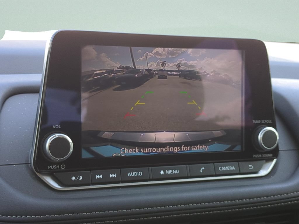 Certified 2025 Nissan Rogue SV FWD image 17