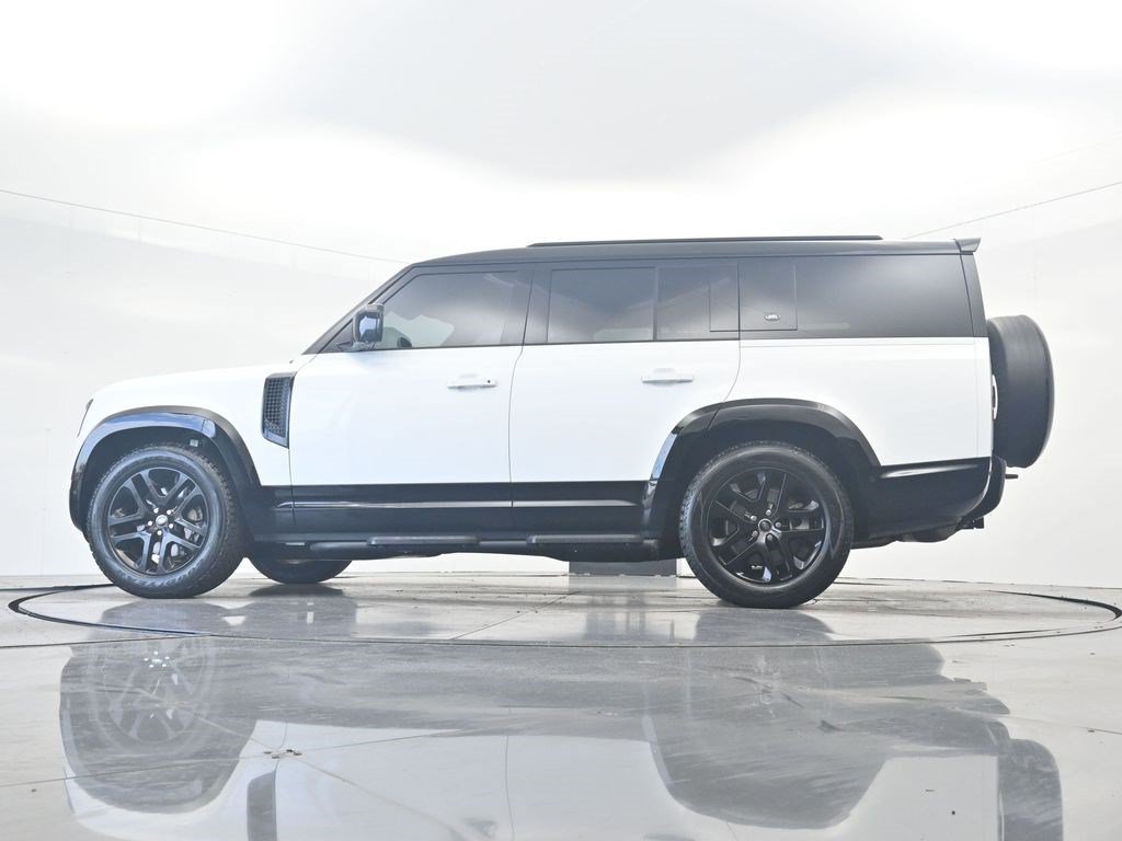 Used 2023 Land Rover Defender 130 X-Dynamic SE AWD/4WD image 32