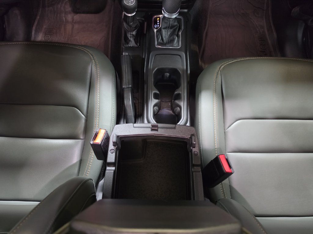 Used 2024 Jeep Gladiator Mojave AWD/4WD image 19