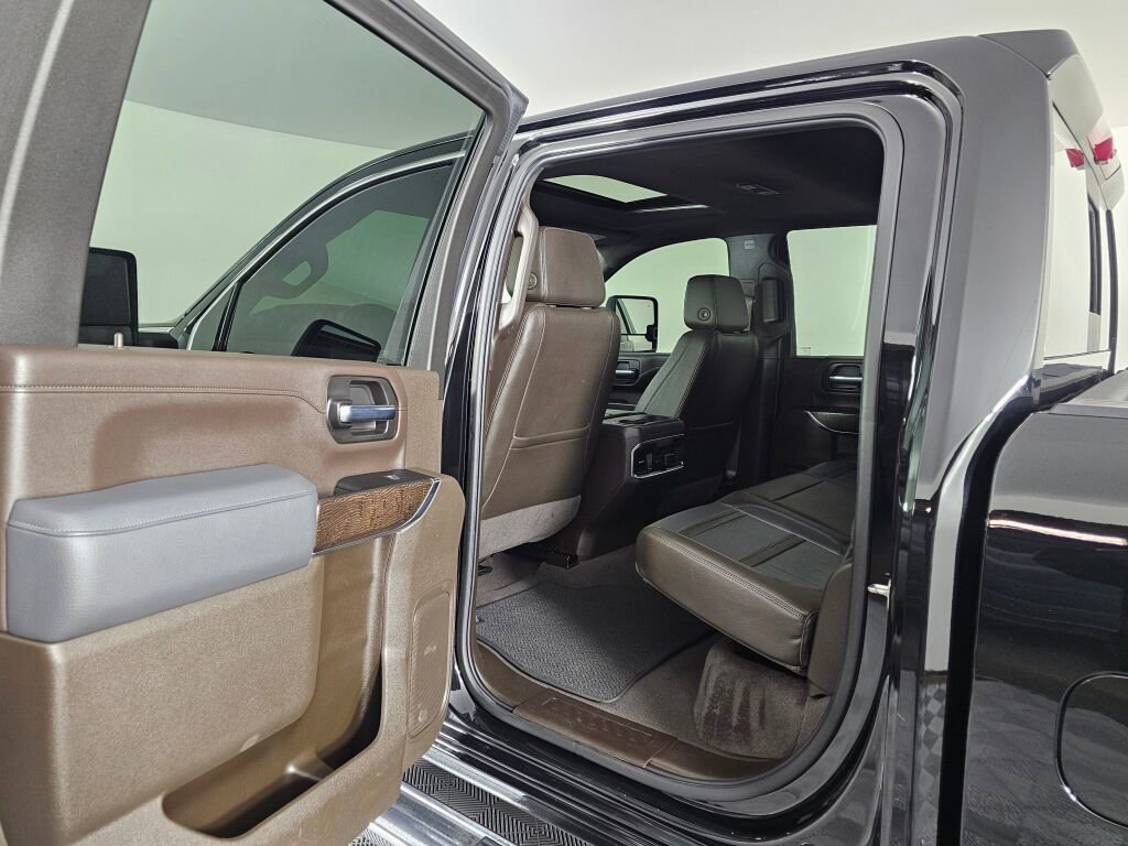 Used 2022 GMC Sierra 3500 Denali w/ Denali Ultimate Package AWD/4WD image 35