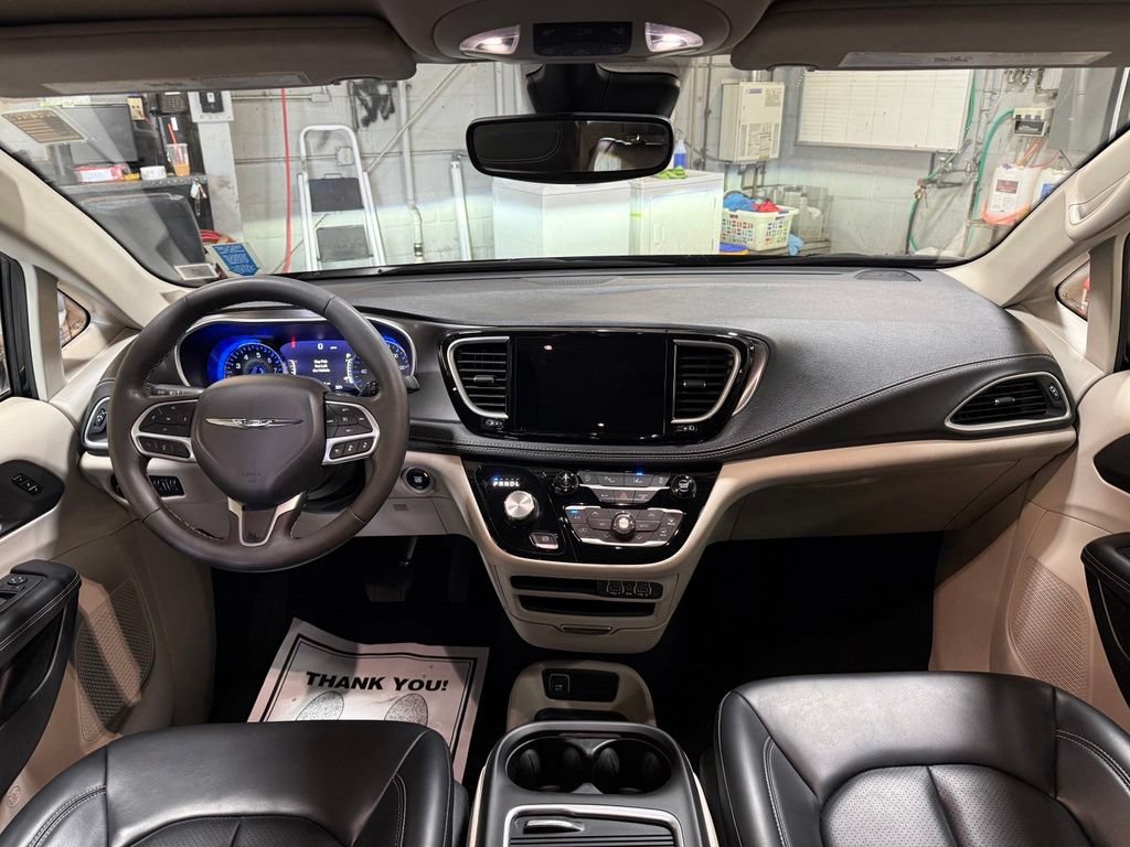 Used 2023 Chrysler Pacifica Touring-L AWD/4WD image 5