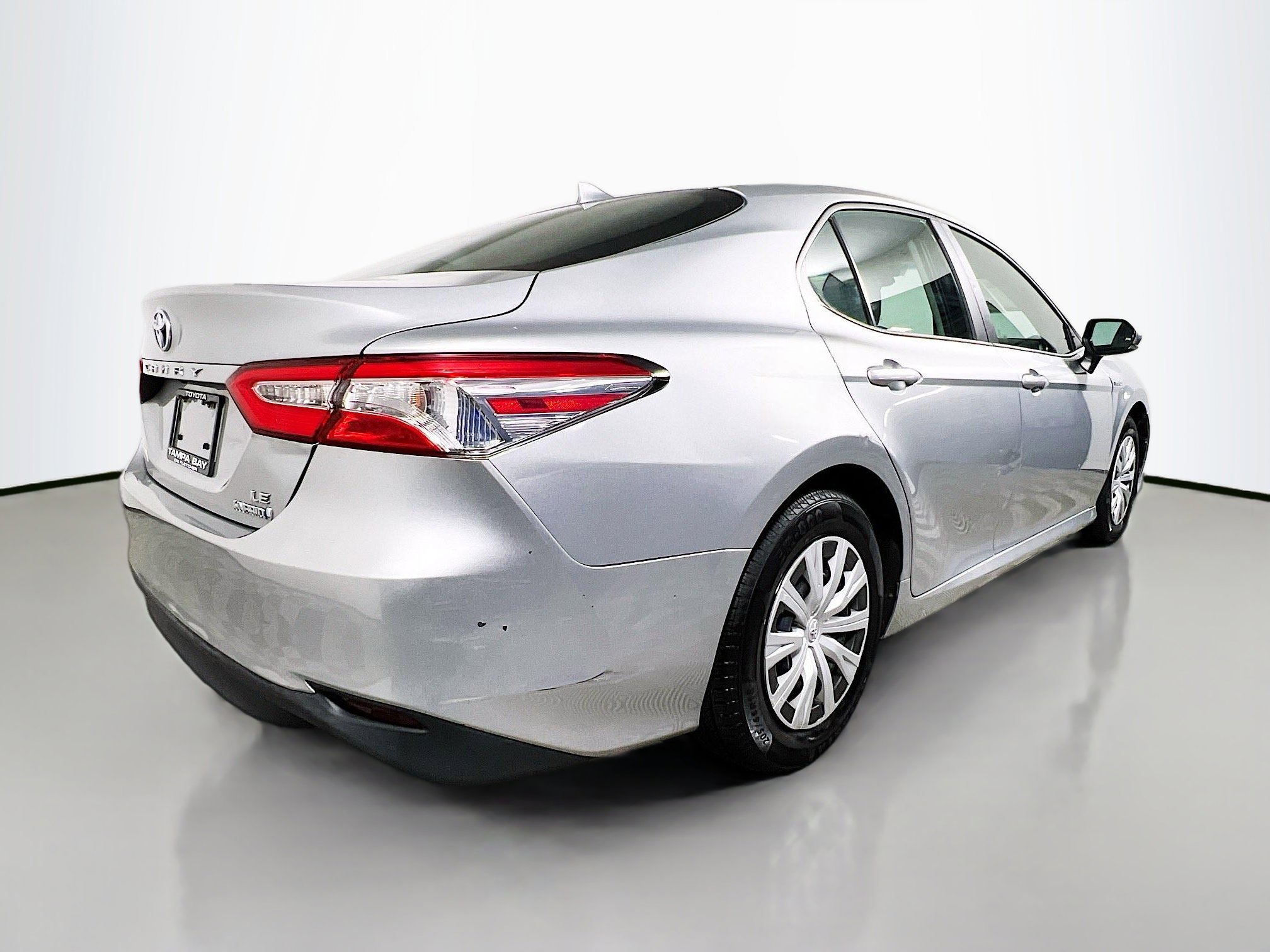 Used 2018 Toyota Camry LE image 4