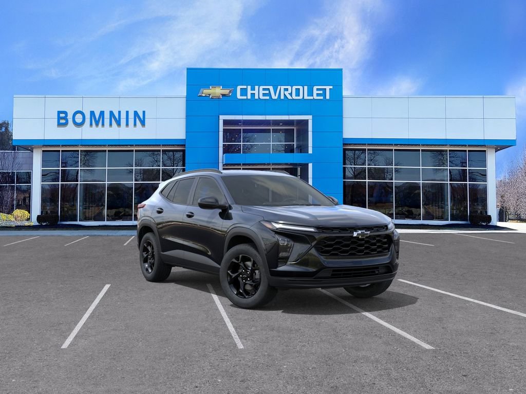 New 2026 Chevrolet Trax LT w/ Midnight Edition FWD image 2