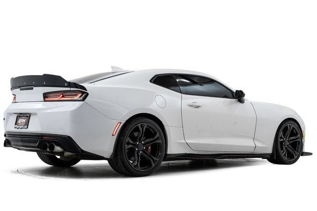 Used 2017 Chevrolet Camaro SS RWD image 4