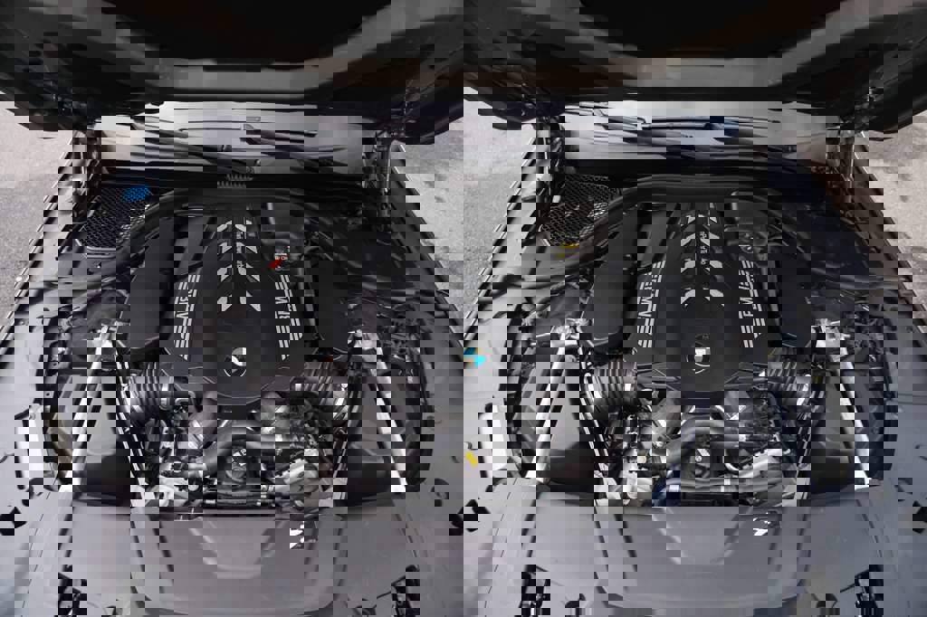 Used 2021 BMW 750i xDrive w/ Executive Package image 40