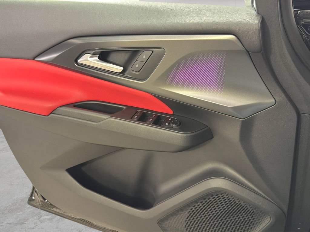 Certified 2025 Chevrolet Equinox EV RS FWD image 26