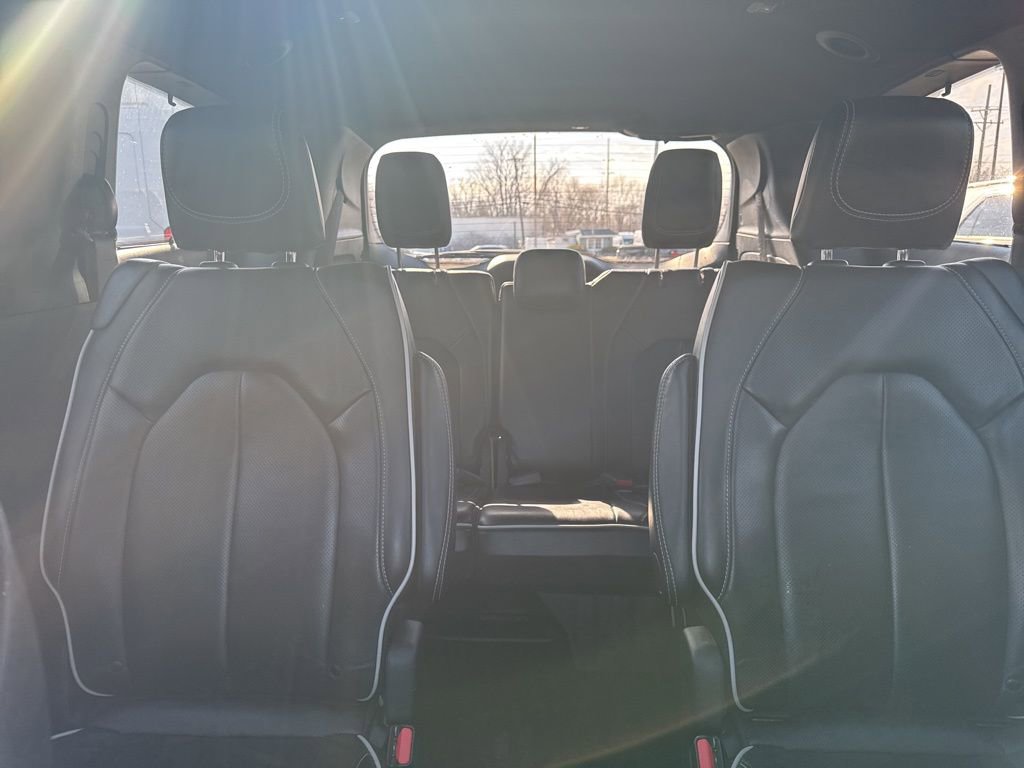 Used 2025 Chrysler Pacifica Limited image 26