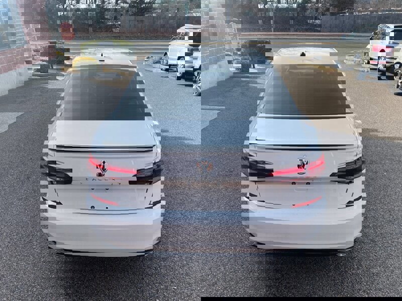 Used 2020 Volkswagen Passat 2.0T R-Line image 4