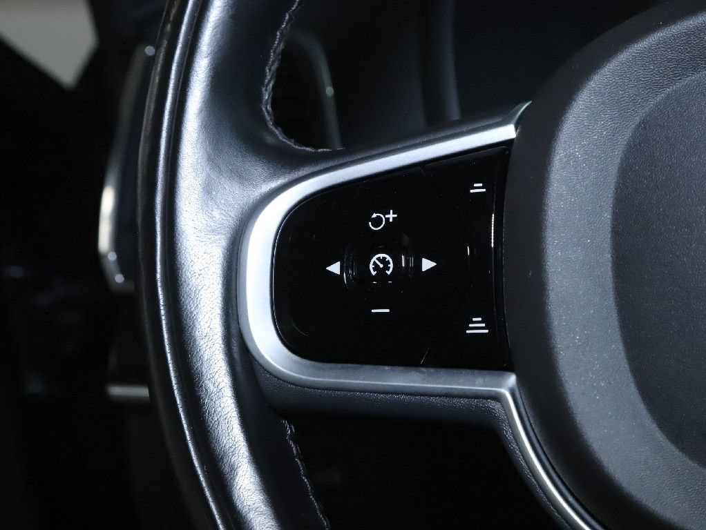 Used 2019 Volvo XC90 T6 Momentum w/ Protection Package Premier AWD/4WD image 23
