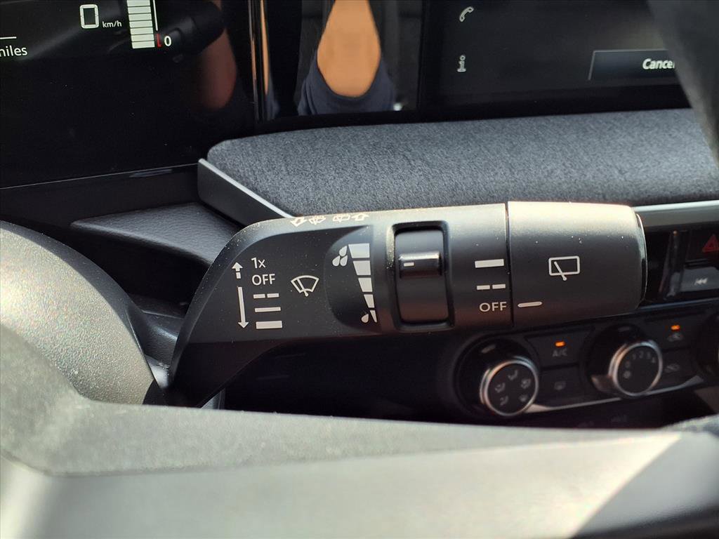 Certified 2025 Nissan Kicks SV AWD/4WD image 11