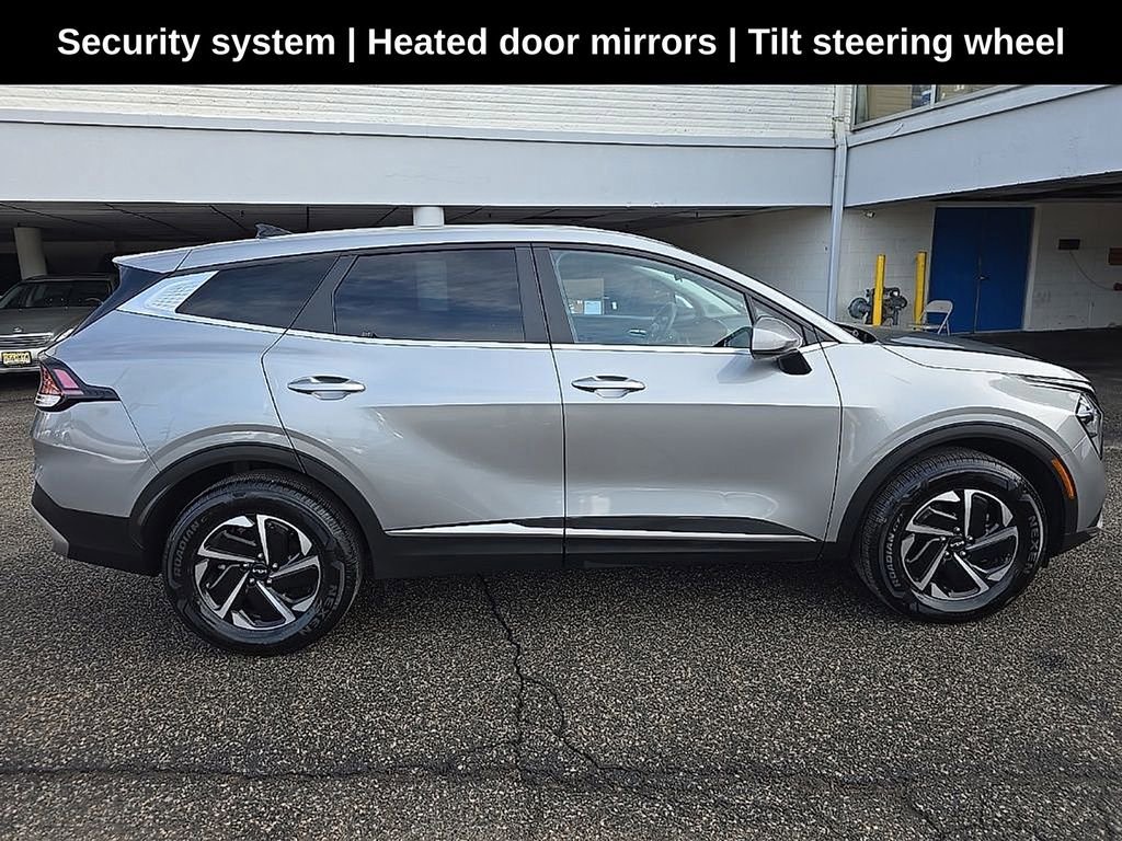 Used 2023 Kia Sportage LX image 2