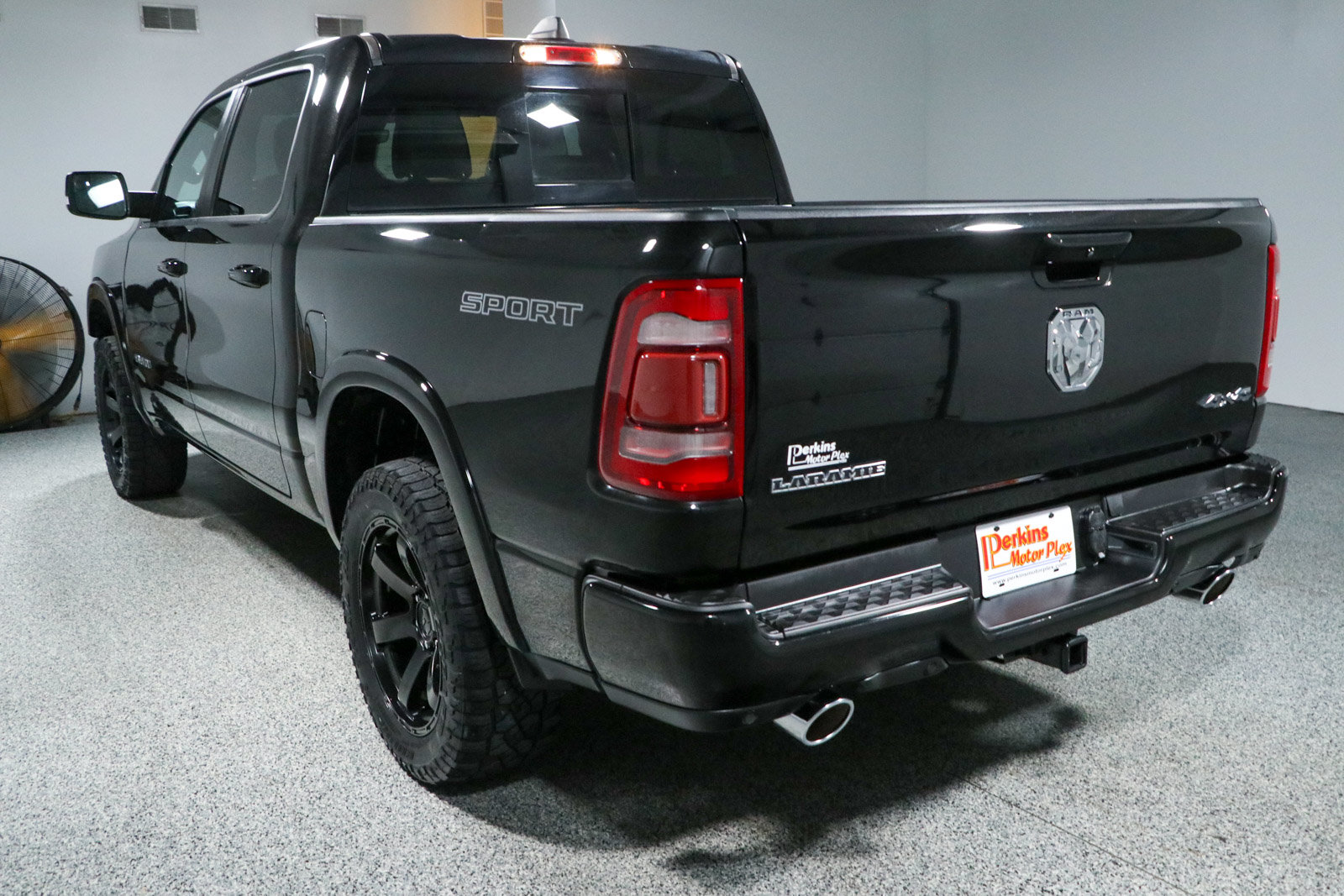 Used 2021 RAM 1500 Laramie w/ Sport Appearance Package AWD/4WD image 9