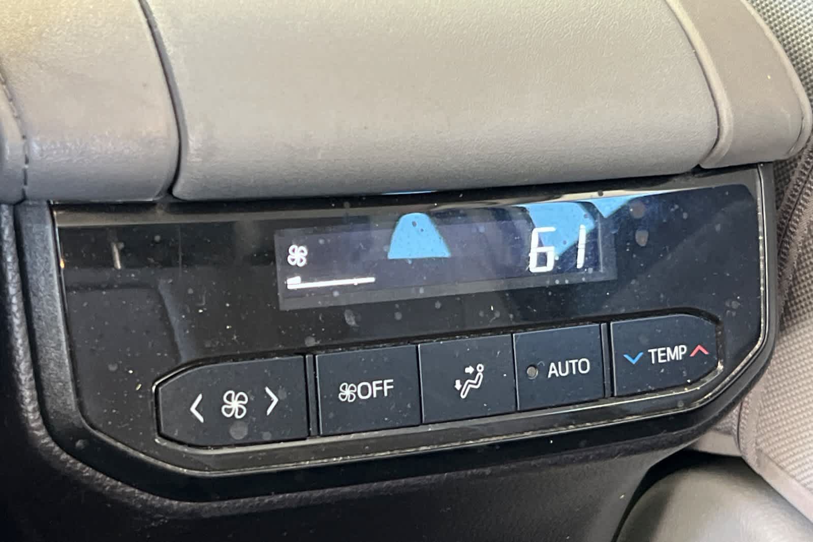Used 2022 Toyota Highlander L AWD/4WD image 14
