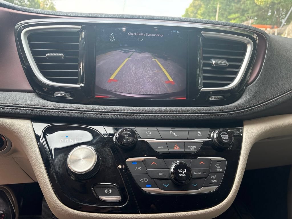 Used 2020 Chrysler Pacifica Limited FWD image 18