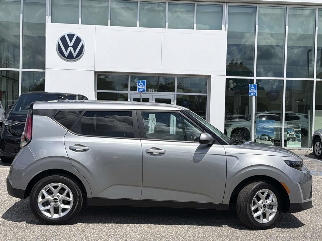 Used 2025 Kia Soul LX w/ LX Technology Package FWD image 29