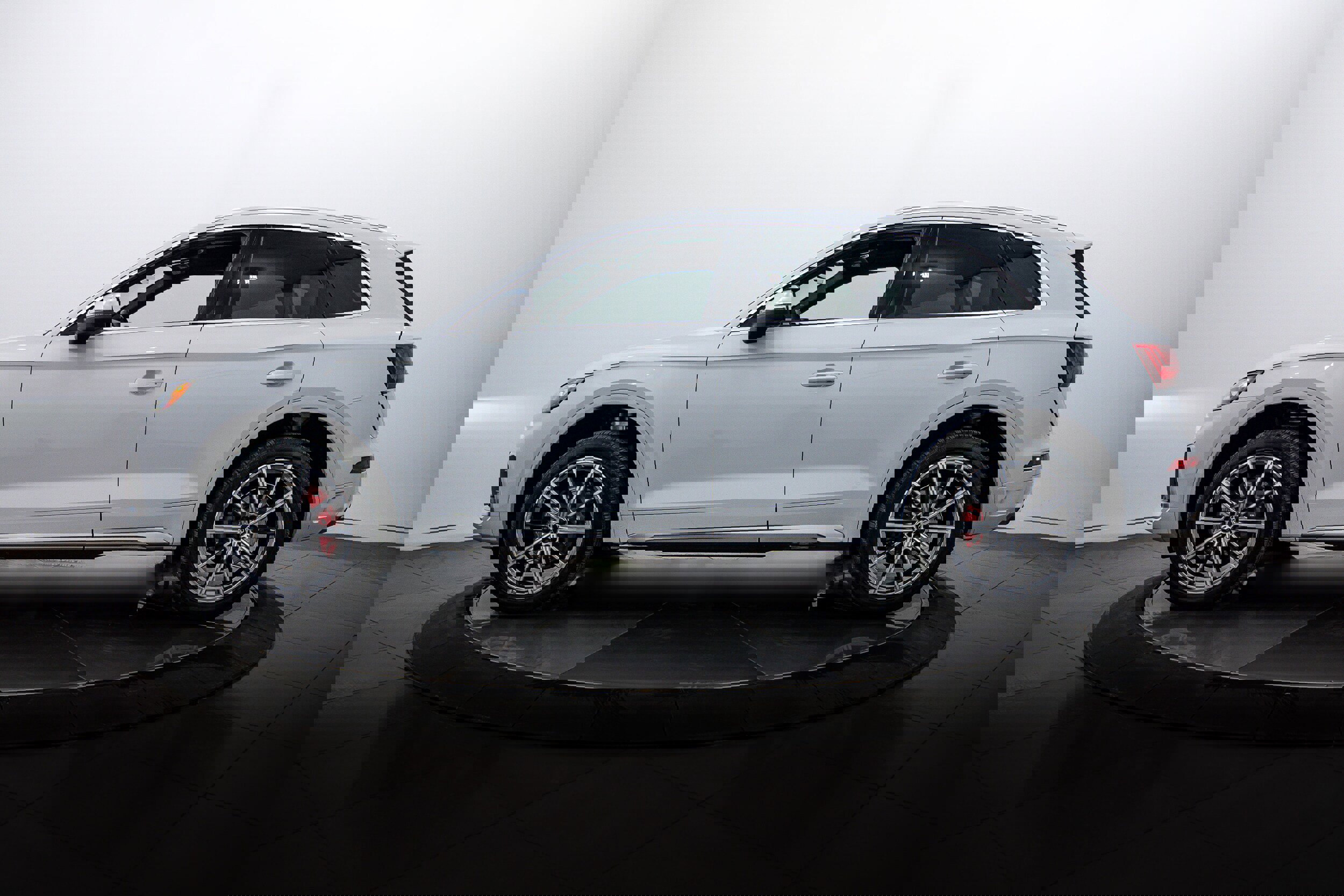 Certified 2025 Audi SQ5 Premium Plus w/ Premium Plus Package image 6