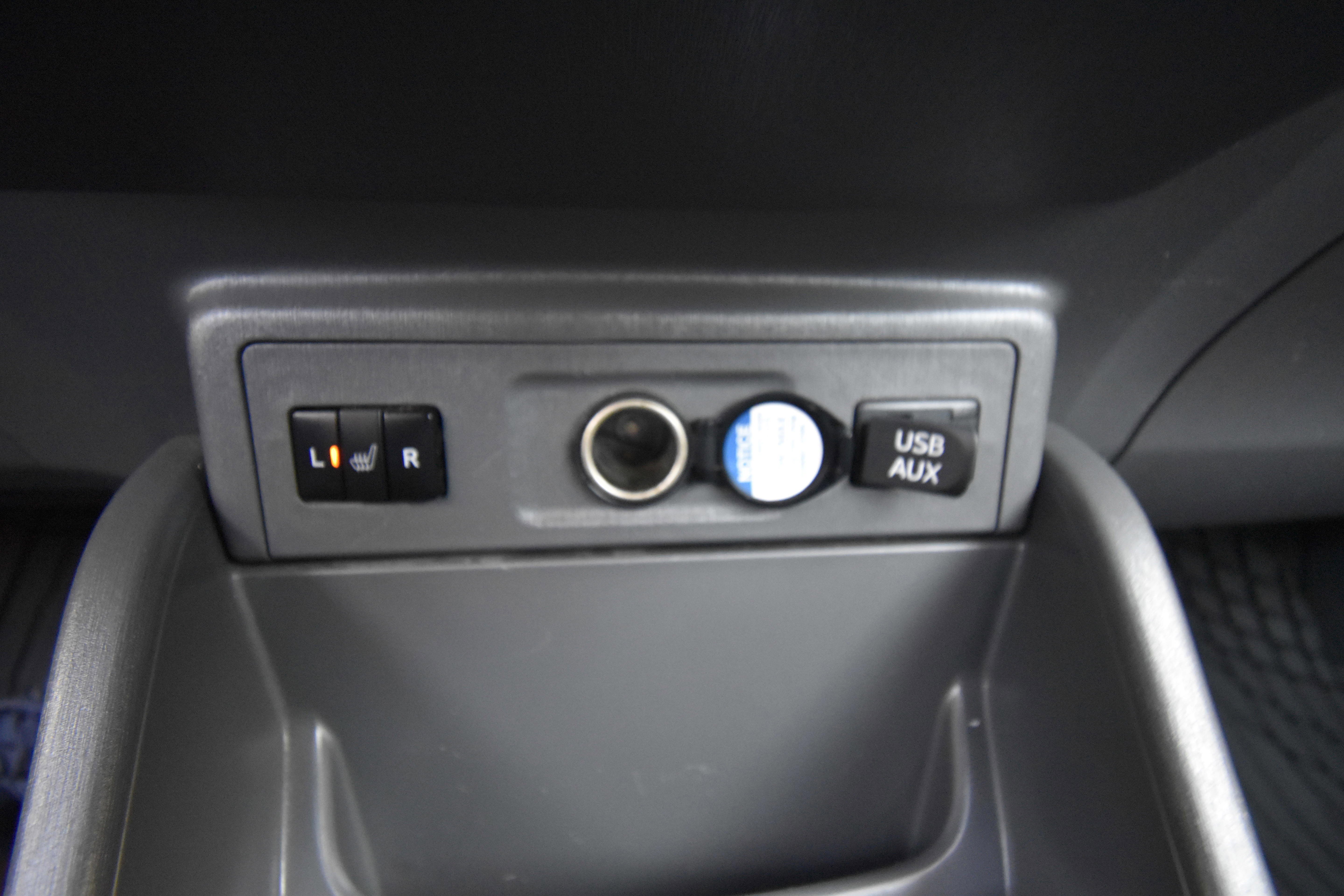 Used 2014 Toyota Prius V Five image 17