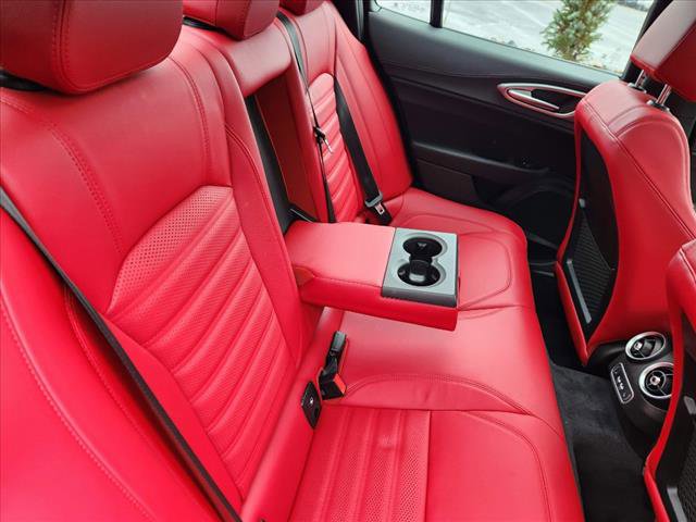 Used 2024 Alfa Romeo Giulia Veloce image 18