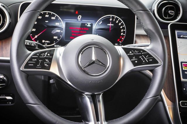 Used 2025 Mercedes-Benz GLC 350e 4MATIC image 13