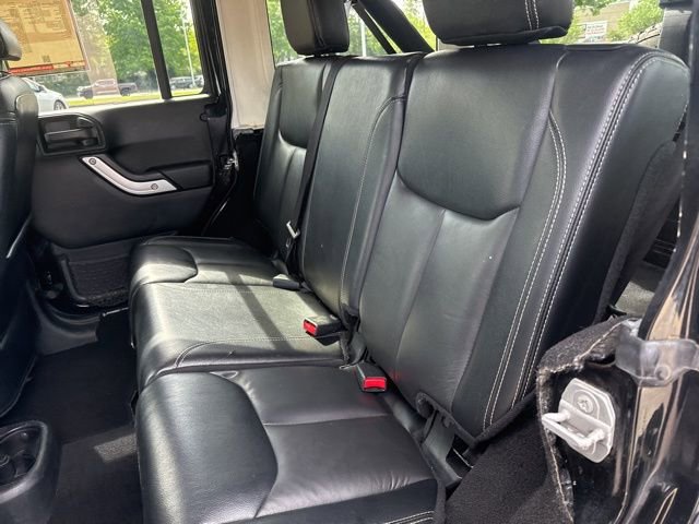 Used 2017 Jeep Wrangler Unlimited Sahara w/ Connectivity Group AWD/4WD image 21