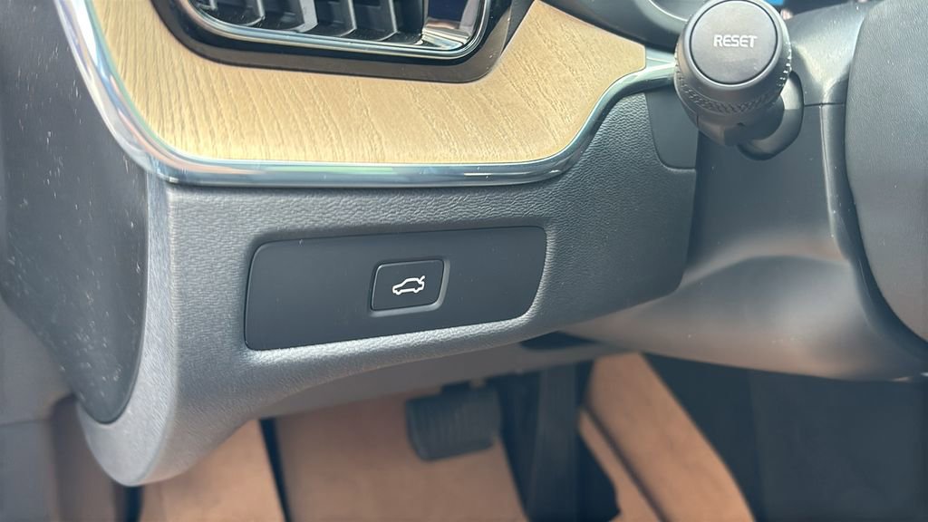 New 2026 Volvo XC60 B5 Ultra w/ Climate Package AWD/4WD image 14