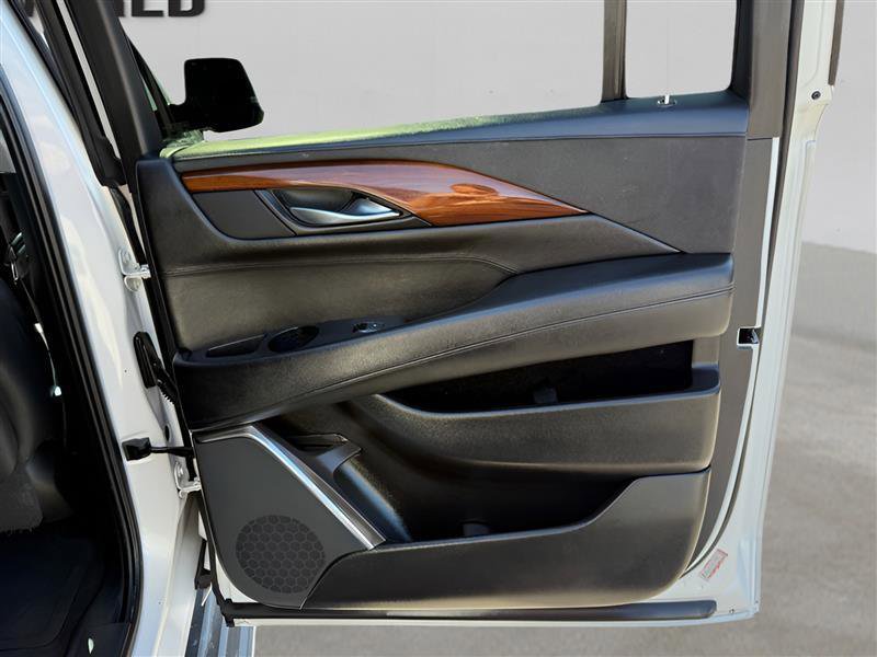 Used 2016 Cadillac Escalade ESV Luxury RWD image 31