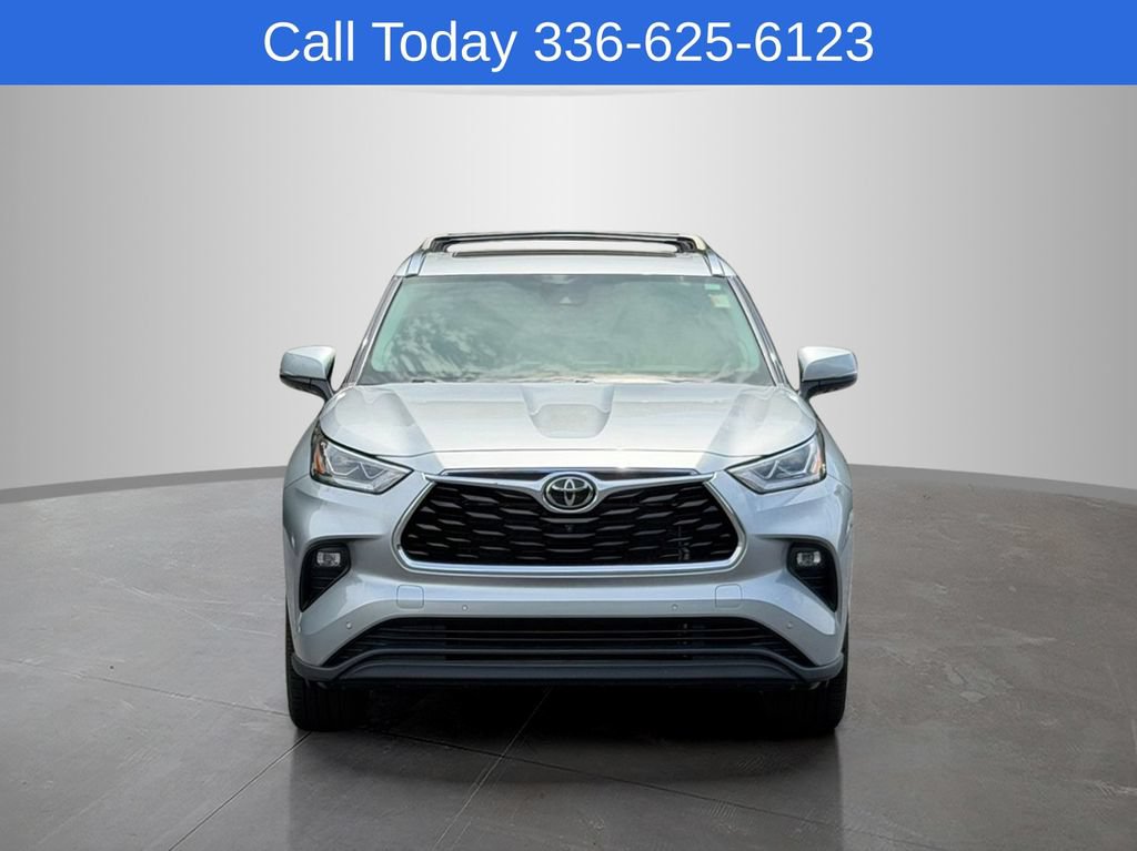 Used 2021 Toyota Highlander Limited FWD image 8