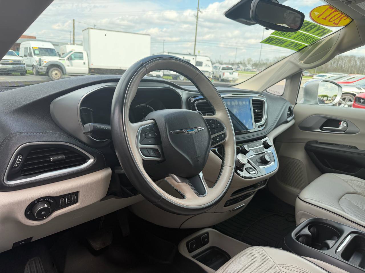 Used 2017 Chrysler Pacifica Platinum FWD image 22