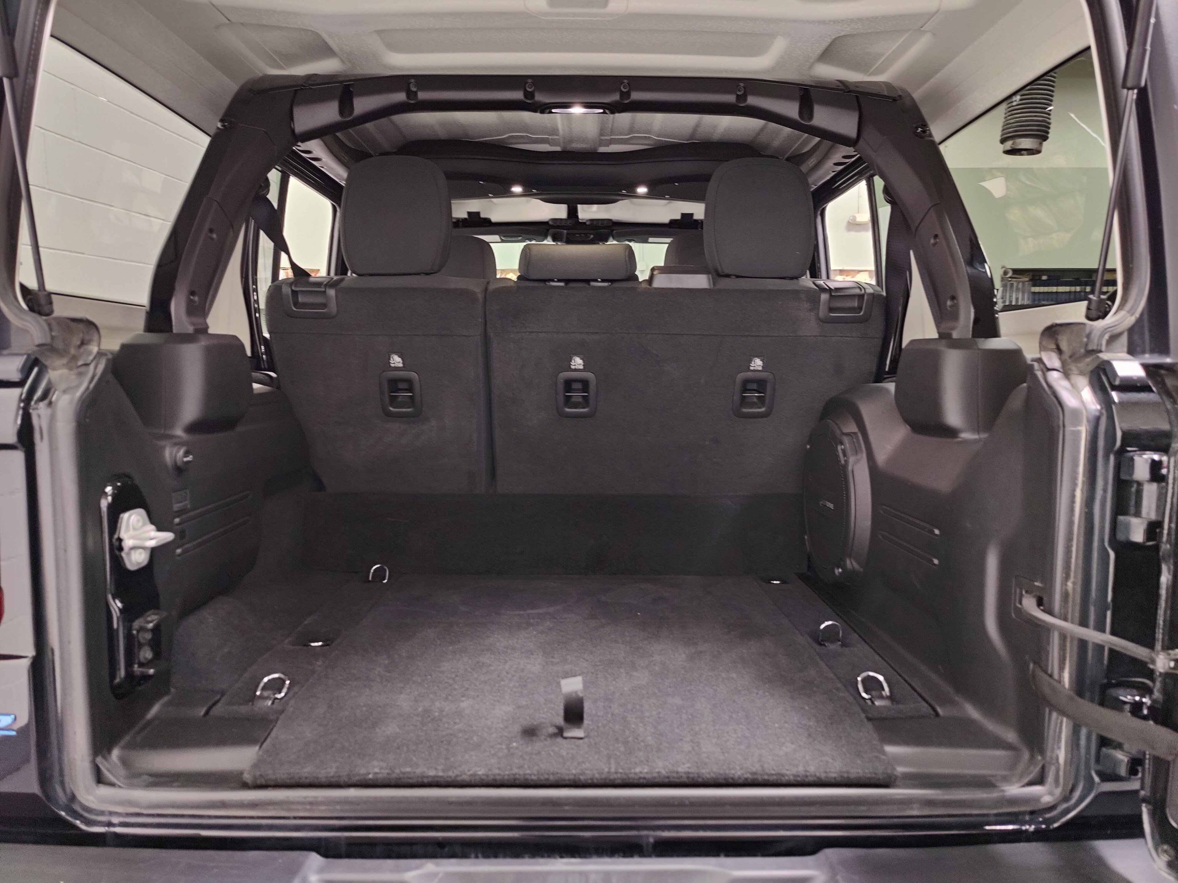 Used 2024 Jeep Wrangler Unlimited Rubicon 4xe w/ Technology Group image 13